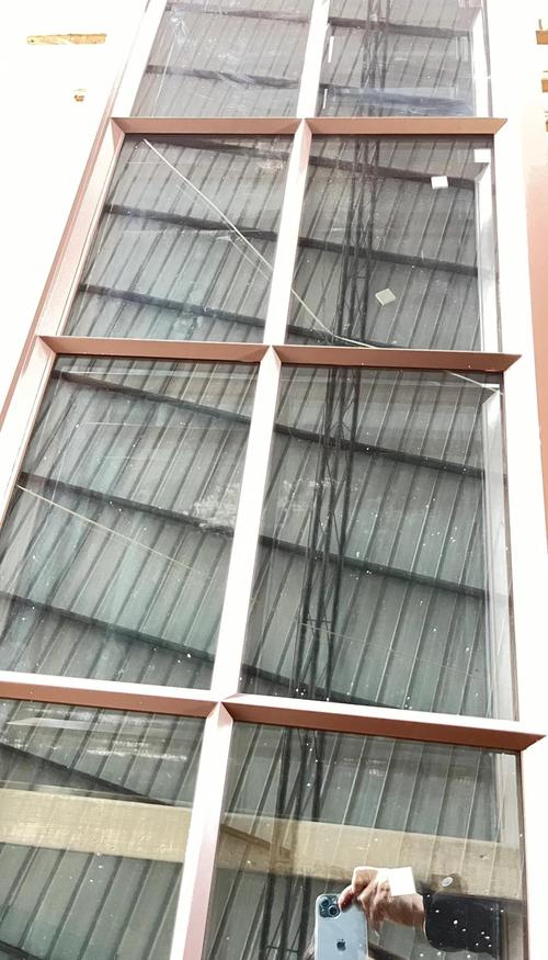 咖啡色斷橋鋁窗 復古風尚的新選擇