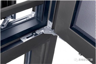 地震來(lái)襲時(shí)，門窗與空調(diào)設(shè)備 防護(hù)、風(fēng)險(xiǎn)與應(yīng)對(duì)策略